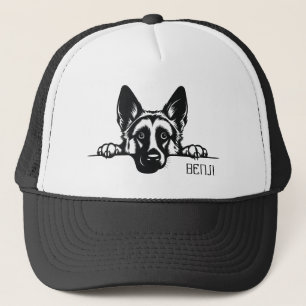 Der Hund der deutschen Schäferhunde pinkelt. Perso Truckerkappe