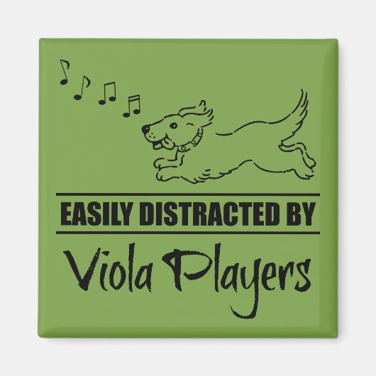 Der Hund wird von Viola Players leicht abgelenkt Magnet (Vorne)
