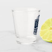 Der Hundevater trug eine Grafik Schnapsglas (Links)