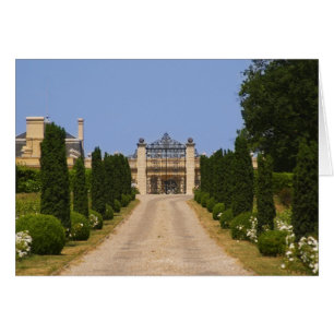 Der imposante Eingang von Chateau Haut Sarpe, der