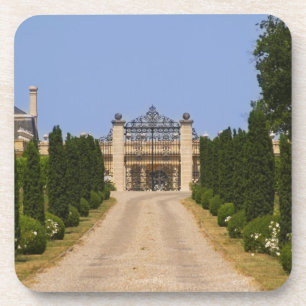 Der imposante Eingang von Chateau Haut Sarpe, der Untersetzer