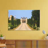 Der imposante Eingang zum Chateau Haut Sarpe, dem Leinwanddruck (Insitu (Wohnzimmer))