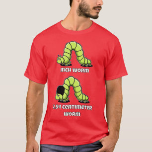 Der Inch-Wurm und der Metric-Wurm mit Bärenhut T-Shirt