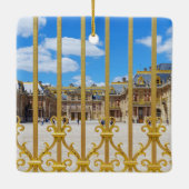 Der Innenhof des Versailles Palace durch das Tor Keramikornament (Rückseite)