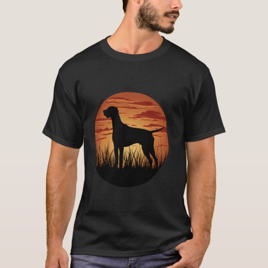 Der Jagdhund Pointer schweifte gegen die Su T-Shirt (Vorderseite)