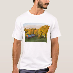 Der Jenne Bauernhof in Woodstock, Vermont. Fall. 2 T-Shirt