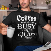 Der Kaffee Behalte mir bis zur Weinzeit beschäftig T-Shirt