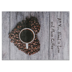 Der Kaffee ist alles, was Sie brauchen, Liebe und  Schneidebrett