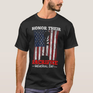 Der Kampf mit der US-Flagge bekommt Ehre für ihre T-Shirt
