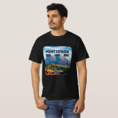 Der Katahdin-Berg im Ufer des Großen Berges T-Shirt (Vorne ganz)