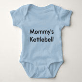Der Kettlebell der Mama Baby Strampler (Vorderseite)