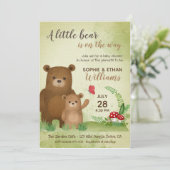 Der kleine Bär ist unterwegs | Babyparty Einladung (Stehend Vorderseite)