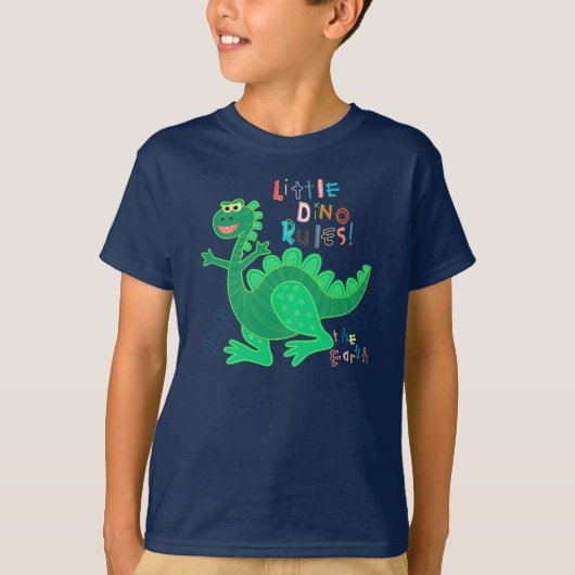 Der kleine Dino regiert die Erde. T-Shirt (Vorderseite)