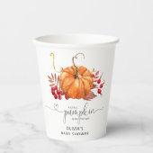 Der kleine Kürbis fällt auf dem Weg zur Babydusche Pappbecher (Vorderseite)