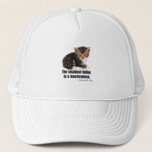 Der kleinste Feline ist ein Meisterwerk. Truckerkappe