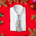 Der Knackpunkt | Happy Wholidays Pattern Krawatte<br><div class="desc">Ohne The Grinch sind die Ferien nicht zu Ende! WIE DIE GRINCH STOLE CHRISTMAS ist eine klassische Geschichte einer Stadt namens Who-ville und wie der Weihnachtsgeist selbst die kältesten Herzen schmelzen kann.</div>