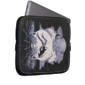 Der Kollaps - Techno-Dystopian Streetwear Design Laptopschutzhülle (Vorne Rechts)