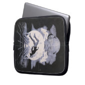 Der Kollaps - Techno-Dystopian Streetwear Design Laptopschutzhülle (Vorderseite Links)