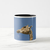 Der Kopf der Giraffe Zweifarbige Tasse (Mittel)