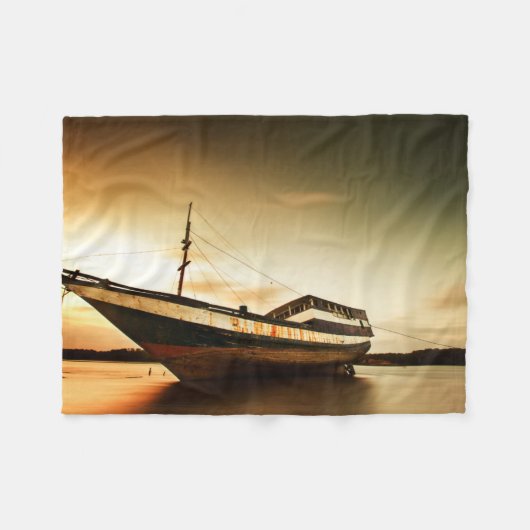 Der Körper alten Schiffs | Bali, Indonesien Fleecedecke (Vorderseite (Horizontal))