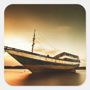Der Körper des alten Schiffes Bali, Indonesien Quadratischer Aufkleber