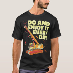 Der Kranbetreiber macht und genießt es jeden Tag C T-Shirt