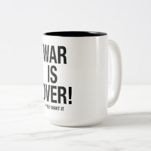 Der Krieg ist vorbei Zweifarbige Tasse