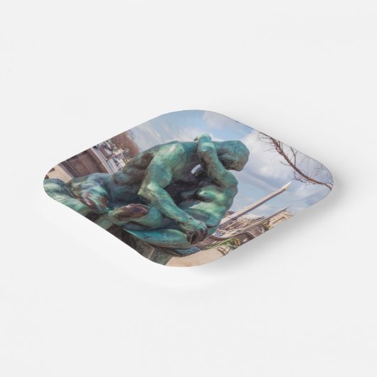 Der Kuss von Auguste Rodin in den Tuilerien, Paris Pappteller (Gewinkelt)