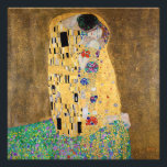 Der Kuss von Gustav Klimt Fotodruck<br><div class="desc">Der Kuss von Gustav Klimt Der Kuss ist ein Ölgemälde mit Goldblatt, Silber und Platin vom österreichischen Symbolik-Maler Gustav Klimt. Es wurde irgendwann in den Jahren 1907 und 1908 gemalt, auf dem Höhepunkt dessen, was Gelehrte seine "Goldene Periode" nennen. Mit schimmernden Goldtönen, stilisierten Formen und sentimentaler Ikonographie verzaubert der Kiss...</div>