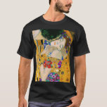 Der Kuss von Gustav Klimt T-Shirt<br><div class="desc">Der Kuss von Gustav Klimt Gustav Klimt malte den Kuss 1907. Es zeigt ein Paar umgeben von einer Golddecke und Ornamente, die einen Moment der schieren Leidenschaft teilen - der perfekte Kuss. Gustav Klimt (1862-1918) ist einer der innovativsten und umstrittensten Künstler des frühen 20. Jahrhunderts. Eingebettet in europäische Avantgarde-Bewegungen verbindet...</div>