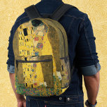 Der Kuss von Gustav Klimt, Vintager Jugendstil Bedruckter Rucksack<br><div class="desc">Der Kuss (Der Kuss) (1907/08) von Gustav Klimt ist wahrscheinlich sein berühmtestes Werk. Klimt begann seine Arbeit im Jahre 1907 und ist der Höhepunkt seiner so genannten Goldenen Periode. Der Kiss ist ein Vintages Viktorianisches Era-Symbolismus, das eine Liebe und Romantik mit einem romantischen Paar in verschiedenen Goldtönen, Symbolen und Mustern...</div>