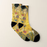 Der Kuss von Gustav Klimt, Vintager Jugendstil Socken<br><div class="desc">Der Kuss (Der Kuss) (1907/08) von Gustav Klimt ist wahrscheinlich sein berühmtestes Werk. Klimt begann seine Arbeit im Jahre 1907 und ist der Höhepunkt seiner so genannten Goldenen Periode. Der Kiss ist ein Vintages Viktorianisches Era-Symbolismus, das eine Liebe und Romantik mit einem romantischen Paar in verschiedenen Goldtönen, Symbolen und Mustern...</div>