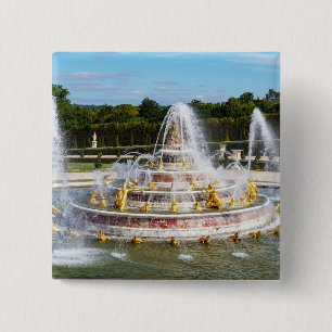 Der Latona-Brunnen in den Gärten von Versailles Button