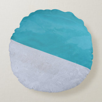 Der leere graue Boden am Pool Rundes Kissen