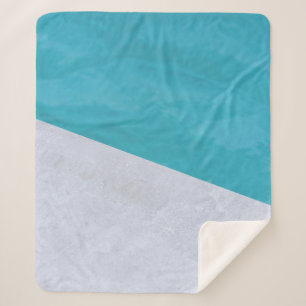 Der leere graue Boden am Pool Sherpadecke