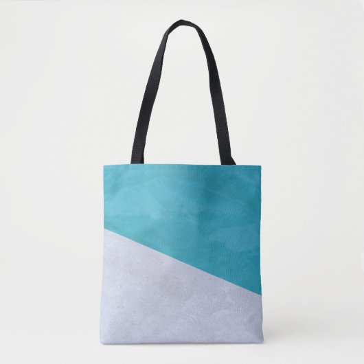 Der leere graue Boden am Pool Tasche (Vorderseite)