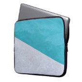 Der leere graue Boden neben dem Pool Laptopschutzhülle (Vorderseite Links)