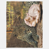 Der Leopard legt sich mit dem KindJesaja 11 hin Fleecedecke (Vorderseite)