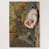 Der Leopard legt sich mit dem Lamm-Isaiah 11 Puzzle (Vertikal)