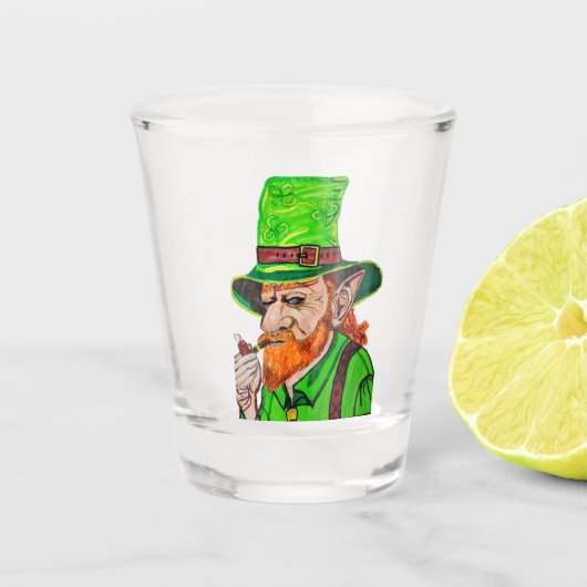 DER LEPRECHAUN DER WALDLANDSCHAFTEN SCHNAPSGLAS (Vorderseite)