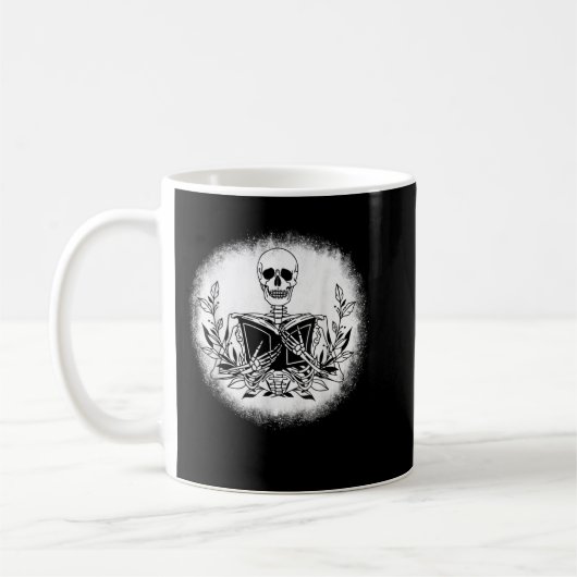 Der Leser des Buchmachers Skeleton Lesebuch T-S Kaffeetasse (Links)