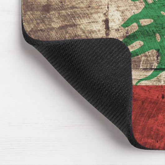 Der Libanon-Flagge auf altem hölzernem Korn Mousepad (Ecke)