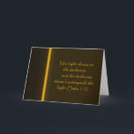 Der Licht-Glanz in der Dunkelheit Feiertagskarte<br><div class="desc">Regen Sie jemand an oder wünschen Sie ihnen ein glückliches Weihnachten mit dieser eleganten Karte,  die durch seine Einfachheit betont wird. Erinnern Sie sie,  dass,  selbst wenn sie dunkel ist,  es Licht gibt. Jesus Christus ist das Licht der Welt. Beten Sie dieses Licht nach ihnen. Horizontale Art.</div>