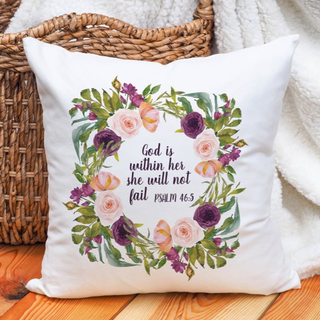 Der lila Blütengott liegt in ihrem Christlichen Kissen ("God is within her, she will not fail." burgundy and pink floral Christian Bible verse pillow)