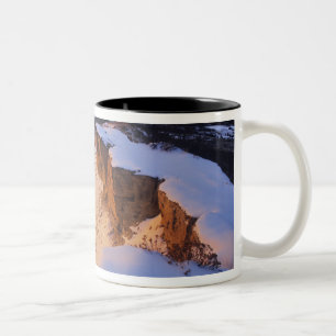 Der Little Missouri River im Winter in Zweifarbige Tasse