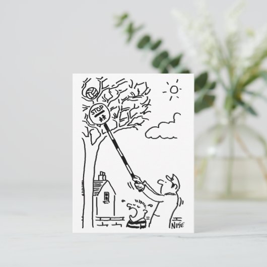 Der Lollipop-Mann hilft, einen Ball von einem Baum Postkarte (Stehend Vorderseite)