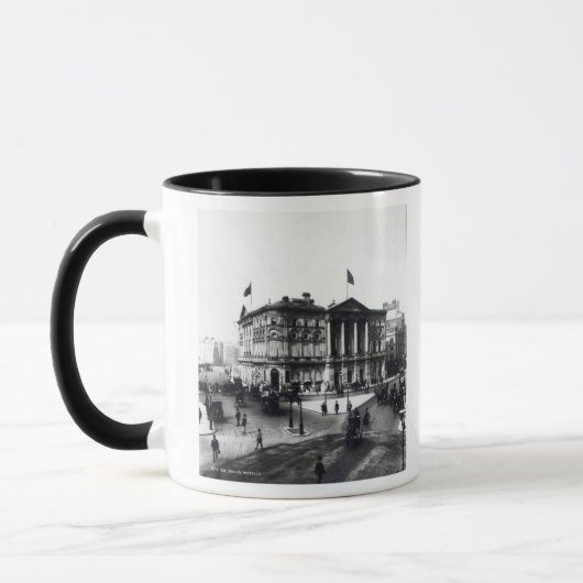 Der London-Pavillon, Piccadilly Tasse (Links)
