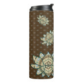 Der Lotus-Thermaltumbler Thermosbecher (Nach links gedreht)