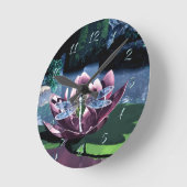 Der Lotus und die Dragonfly Runde Wanduhr (Winkel)