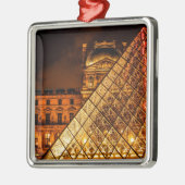 Der Louvre Ornament Aus Metall (Links)